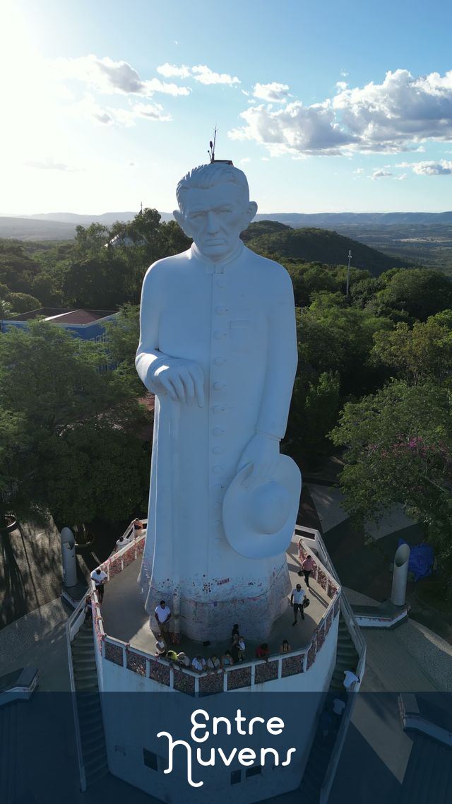 Estátua do Padre Cícero em Juazeiro do Norte: Ponto Turístico e Religioso