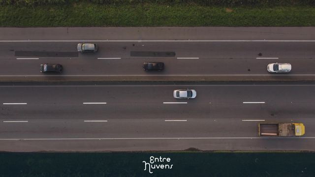 Estrada - Road — vídeo aéreo de Praia Grande