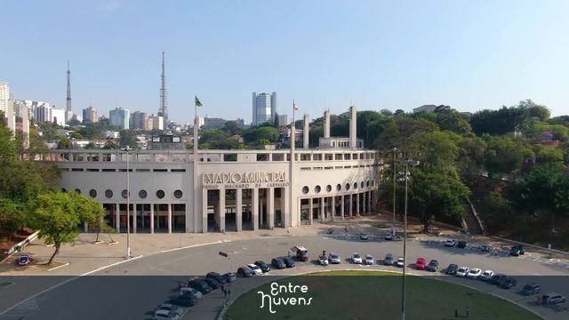 Fachada do Estádio do Pacaembu — vídeo aéreo de São Paulo