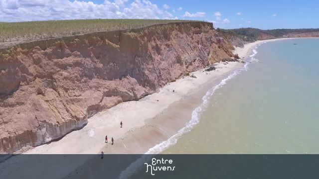 Falésias Carro Quebrado — vídeo aéreo de Barra de Santo Antônio