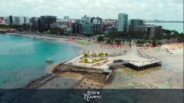 Farol da Ponta Verde — vídeo aéreo de Maceió