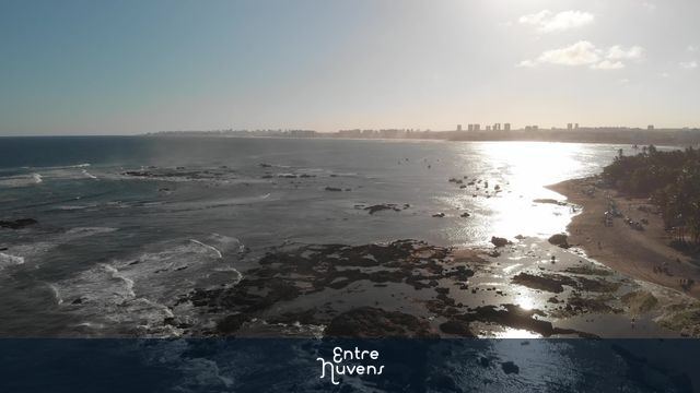 Farol de Itapuã — vídeo aéreo de Salvador
