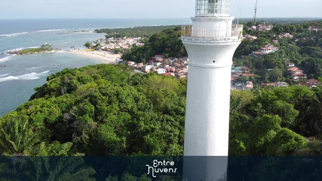 Farol do Morro de São Paulo — vídeo aéreo de Cairu