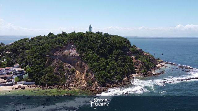 FAROL MORRO DE SÃO PAULO BAHIA — vídeo aéreo de Cairu
