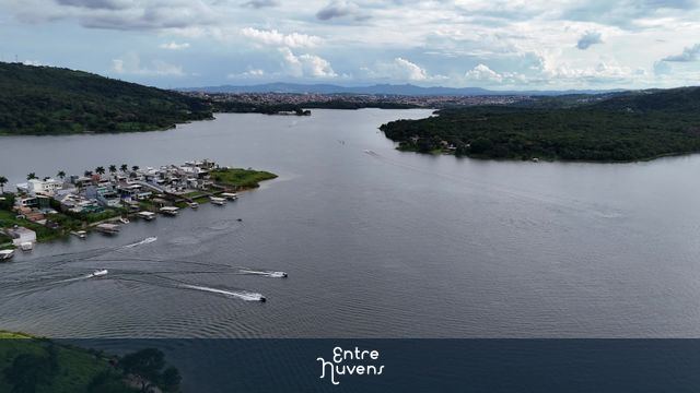 Feriado de Sexta Feira Santa, dia ideal para uma volta de JetSky — vídeo aéreo de Contagem