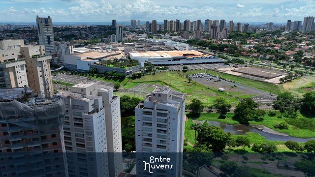 Flight over buildings next to Parque das Artes in Ribeirao Preto — vídeo aéreo de Ribeirão Preto