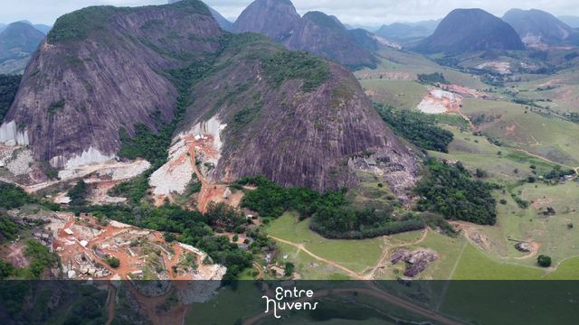 Formações Rochosas  — vídeo aéreo de Barra de São Francisco