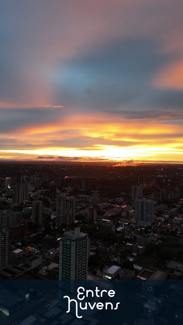 Foz do Iguaçu Skyline at Sunset – 4K Aerial — vídeo aéreo de Curitiba