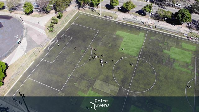 Futebol na Praça dos Namorados — vídeo aéreo de Vitória