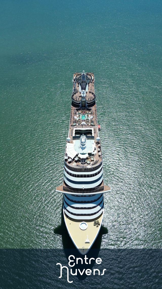 Gigante dos mares — vídeo aéreo de Porto Belo