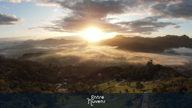 Golden Hour Jaragua do Sul Pico Malwee Santa Catarina — vídeo aéreo de Jaraguá do Sul