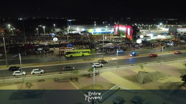 Grande show ao ar livre movimenta a cidade — vídeo aéreo de São Luís
