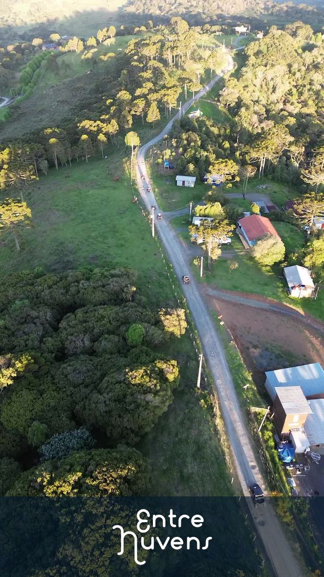 Grupo de UTV fazendo trilha na estrada do morro da igreja em Urubici