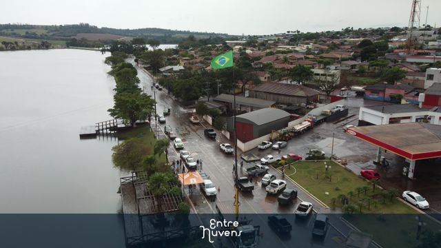 Hasteamento da Bandeira do Brasil — vídeo aéreo de Alvorada do Sul