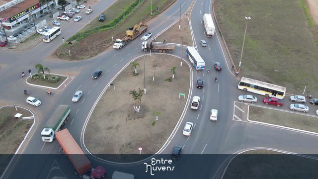 Hiperlapse de transito em cidade — vídeo aéreo de Vilhena