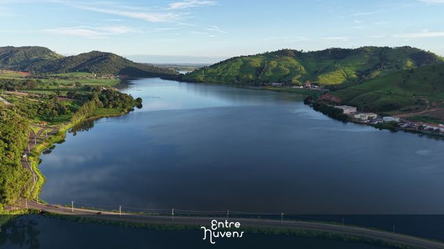 Horizonte de Capitólio: Lago de Furnas em Poesia Visual