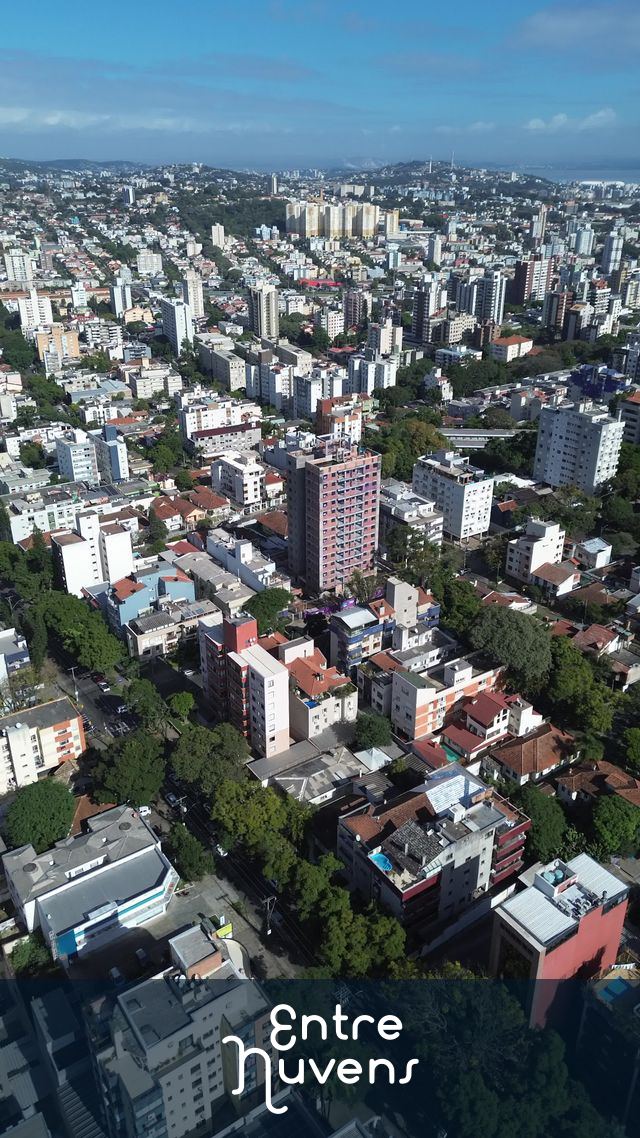 Horizonte em Construção — vídeo aéreo de Porto Alegre