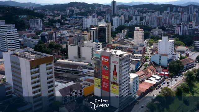 Hyperlapse cidade — vídeo aéreo de Blumenau