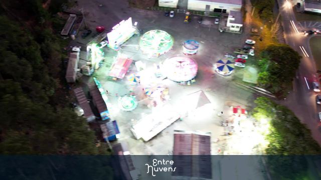 hyperlapse noturno parque diversões — vídeo aéreo de Nova Friburgo