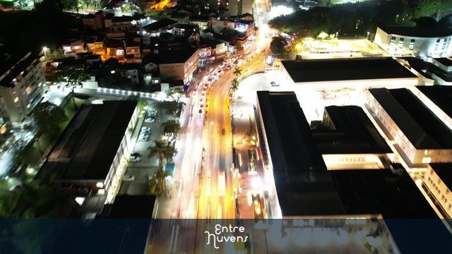 HYPERLAPSE NOTURNO — vídeo aéreo de Nova Friburgo