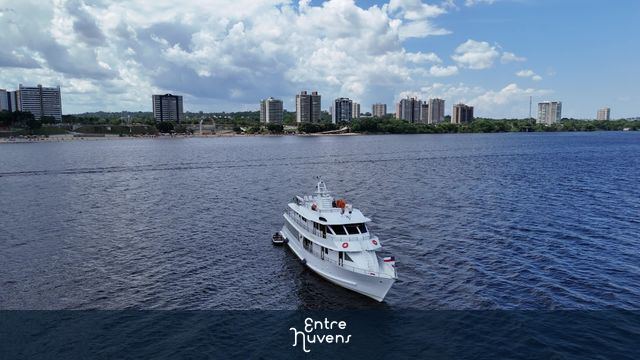 IATE PRAIA DA PONTA NEGRA — vídeo aéreo de Manaus