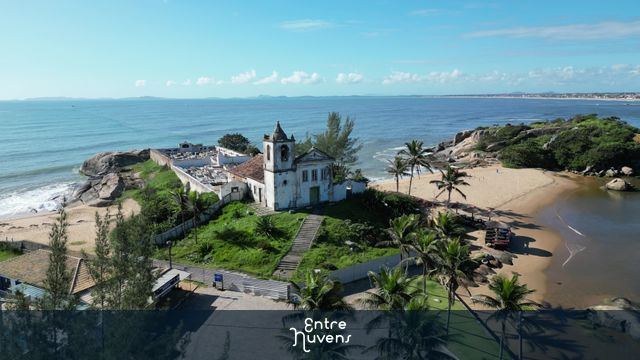 Igreja Antiga no Litoral — vídeo aéreo de Casimiro de Abreu