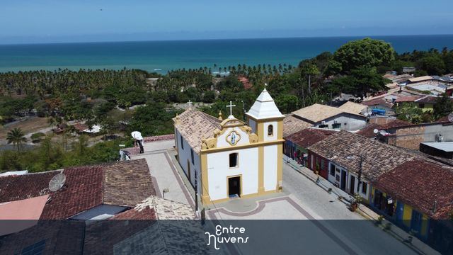 Igreja de Arraial d'Ajuda — vídeo aéreo de Porto Seguro