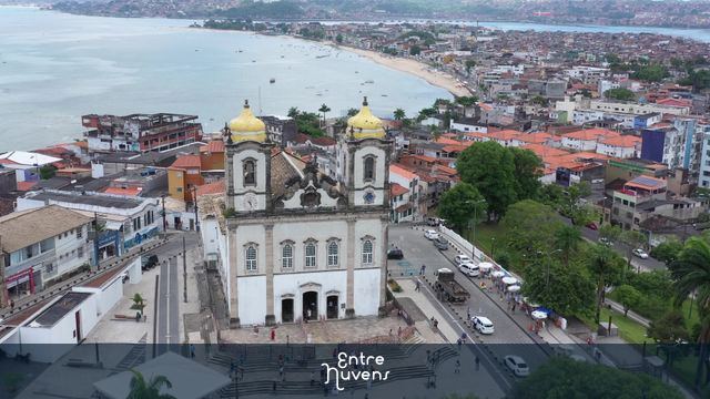 Igreja do Bonfim e Orla de Salvador — vídeo aéreo de Mata de São João