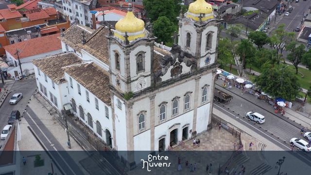 Igreja do Bonfim em destaque na paisagem urbana