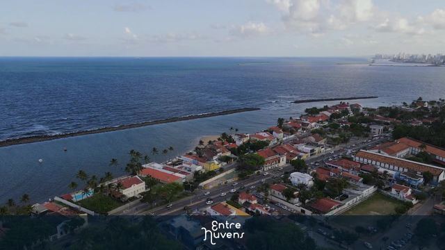 igreja, mar e horizonte. — vídeo aéreo de Olinda