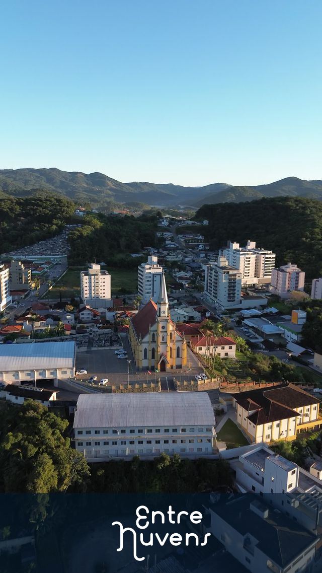 Igreja matriz — vídeo aéreo de Santo Amaro da Imperatriz