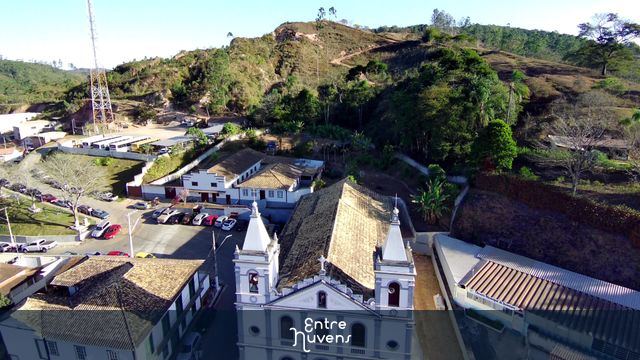 Igreja Matriz de Santo Antônio — vídeo aéreo de Itaverava