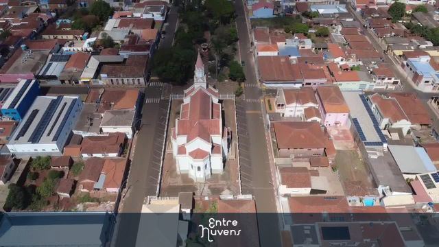 IGREJA MATRIZ DE SAO THOMAS DE AQUINO MG — vídeo aéreo de São Tomás de Aquino
