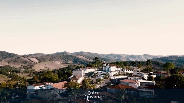 Igreja Matriz- Nossa Senhora da Glória — vídeo aéreo de Caranaíba