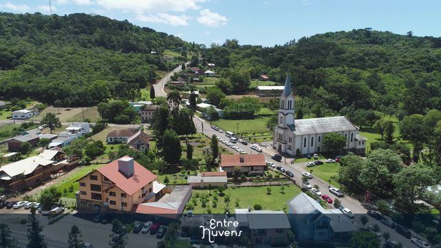 Igreja — vídeo aéreo de Nova Petrópolis