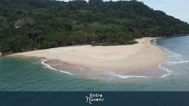 Ilha, praia — vídeo aéreo de São Paulo