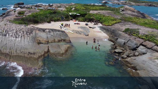 Imagem aérea de ilha de Itatiaia em Vila Velha no Espírito Santo