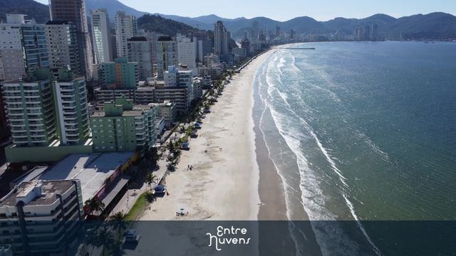Imagem aérea Orla do Bairro meia praia em Itapema/SC