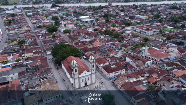 Imagem da igreja histórica no centro de Iguape-SP