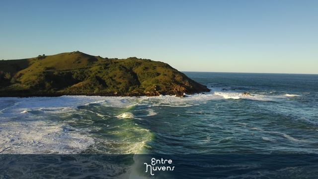 Imagem da praia da silveira Garopaba -sc