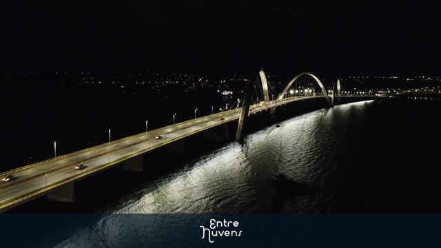IMAGEM NOTURNA PONTE JK DISTRITO FEDERAL 2.7K — vídeo aéreo de Brasília