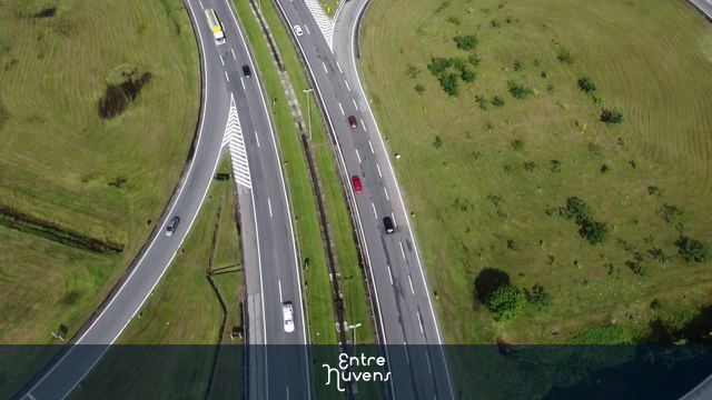 Imagems da estrada RJ 116 na altura de Parada Modelo — vídeo aéreo de Guapimirim