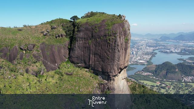 Inscrições Fenícias na Pedra da Gávea  — vídeo aéreo de Rio de Janeiro