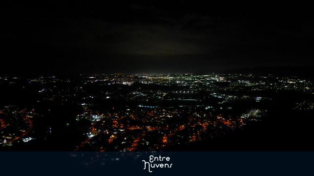 Itupeva de noite.