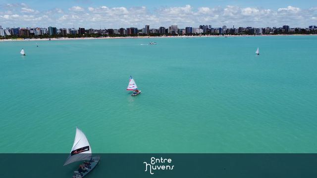 Jangadas Pajuçara — vídeo aéreo de Maceió