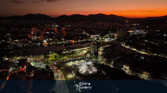 Lago do tabão em Bragança Paulista fim de tarde, com vista para o circo