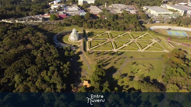 Lago e estufa do Jardim Botanico, em Curitiba PR