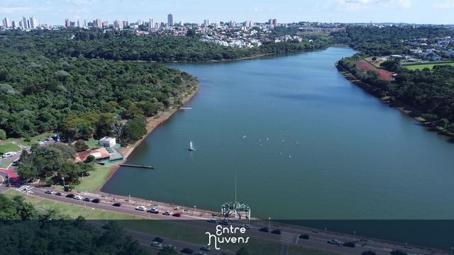 Lago municipal Paulo Gorski take 2 — vídeo aéreo de Cascavel