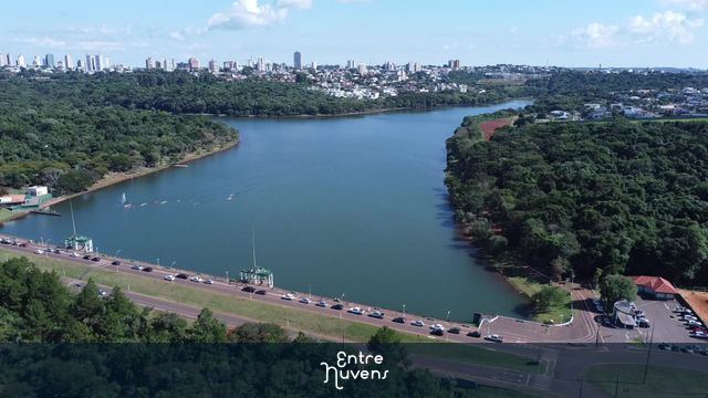 Lago municipal Paulo Gorski TAKE1 — vídeo aéreo de Cascavel