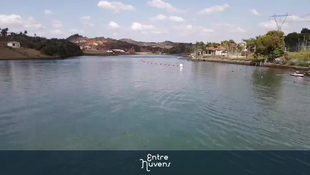 lancha lagoa — vídeo aéreo de Esmeraldas